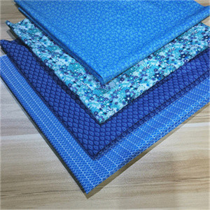 70gsm che calandra la laminazione del tessuto del poliestere tessuta 100 stampata per i rivestimenti
